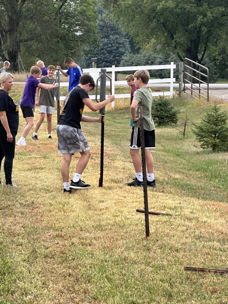 EnglemanJason's tweet photo. Shout out to @RochelleHerber3 and all of the @CentralLyon FFA and Ag students for all their hard work sprucing up the FFA farm today!  #CLFFA #FarmCleanup https://t.co/LaPXjmuSrt