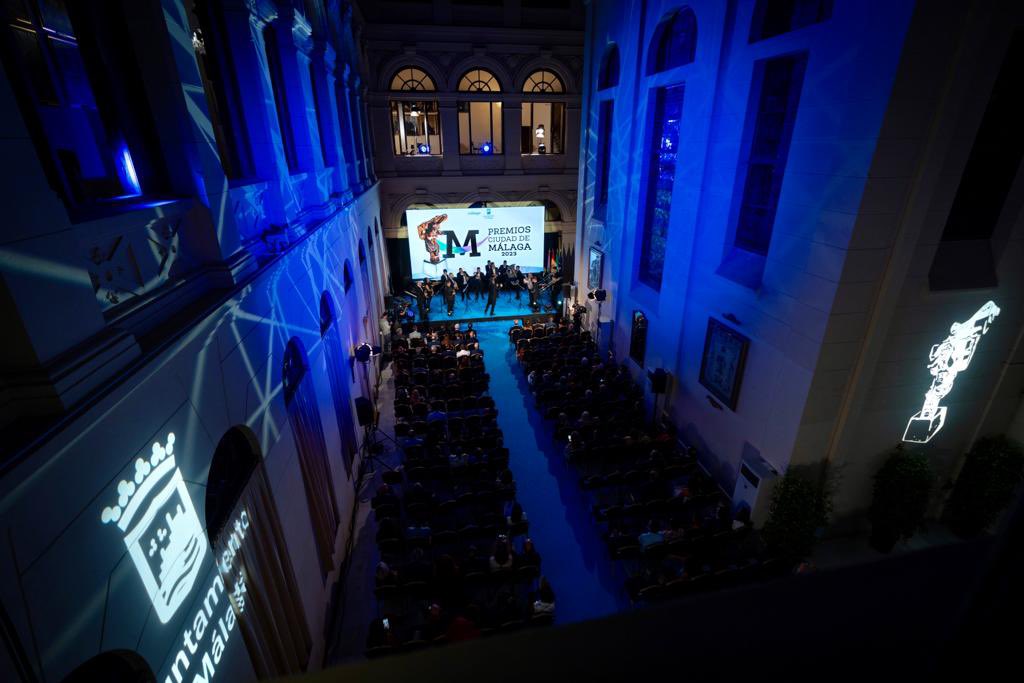 malaga's tweet photo. El Ayuntamiento ha entregado esta noche los Premios Ciudad de Málaga 2023: @TeatroDelSoho, @copicentro, @owogameofficial, @BMMalagaCosta, @EscuelaTelmo, @OHSanJuandeDios Málaga, el IES Belén y @MalagaGEA https://t.co/6aUNnd0fKN