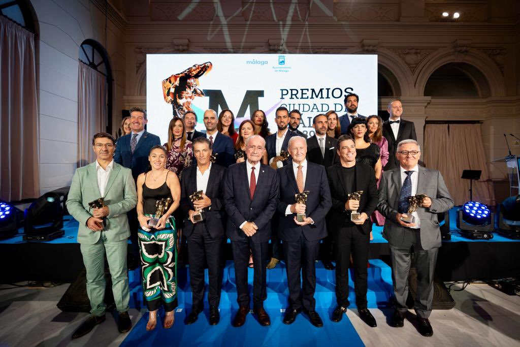 malaga's tweet photo. El Ayuntamiento ha entregado esta noche los Premios Ciudad de Málaga 2023: @TeatroDelSoho, @copicentro, @owogameofficial, @BMMalagaCosta, @EscuelaTelmo, @OHSanJuandeDios Málaga, el IES Belén y @MalagaGEA https://t.co/6aUNnd0fKN