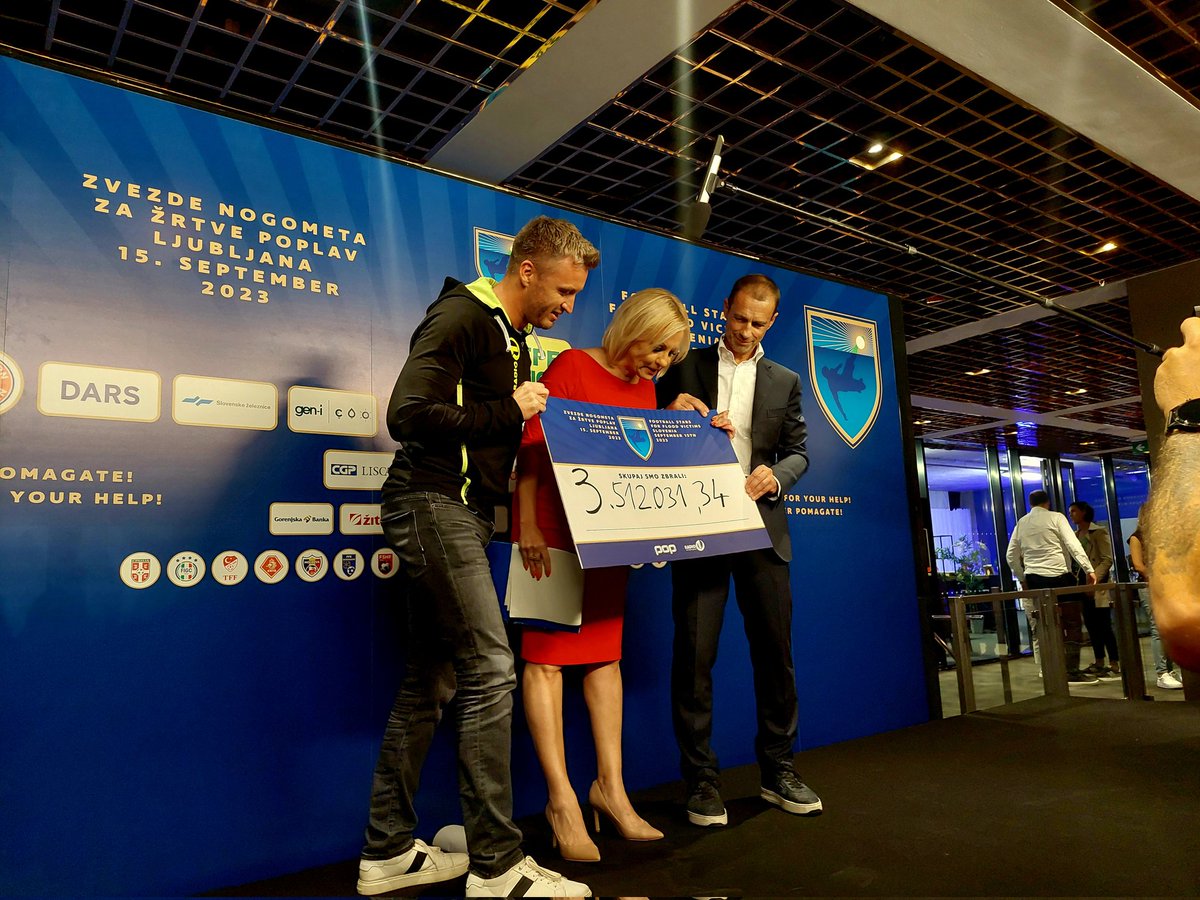 TinaHacler's tweet photo. Velikanska vsota, zbrana na dobrodelni zvezdniški nogometni tekmi ⚽️ #poplave 💶! Več kot 3,5 milijona evrov! ❤️ Upamo, da bo nocojšnji večer tako prinesel vsaj malo olajšanja tistim, ki jim jo je narava avgusta najbolj zagodla. 
@24ur_com @Sport24ur @24ur https://t.co/ZLeC2Wh0zZ
