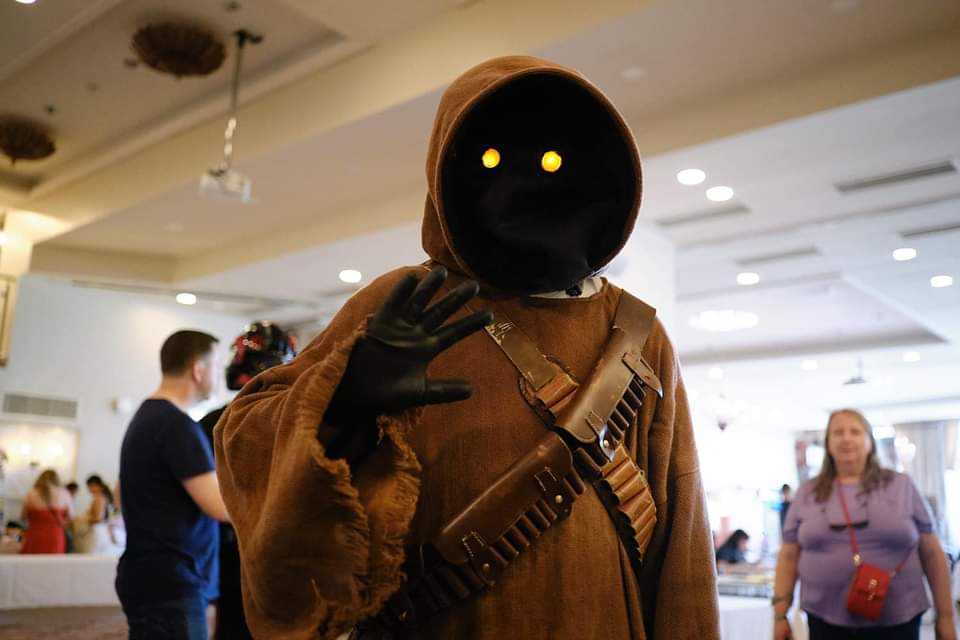 Say hi to everyone, cadet jawa CDZ1917. 

We cannot explain the rumours of the missing droid parts during the UCFF Comic con last weekend in Dun Laoghaire.

#JidgeUsByOurSizeDoNot #GalacticAcademy #EndorCampus 

📷 Valerie Kovtuh