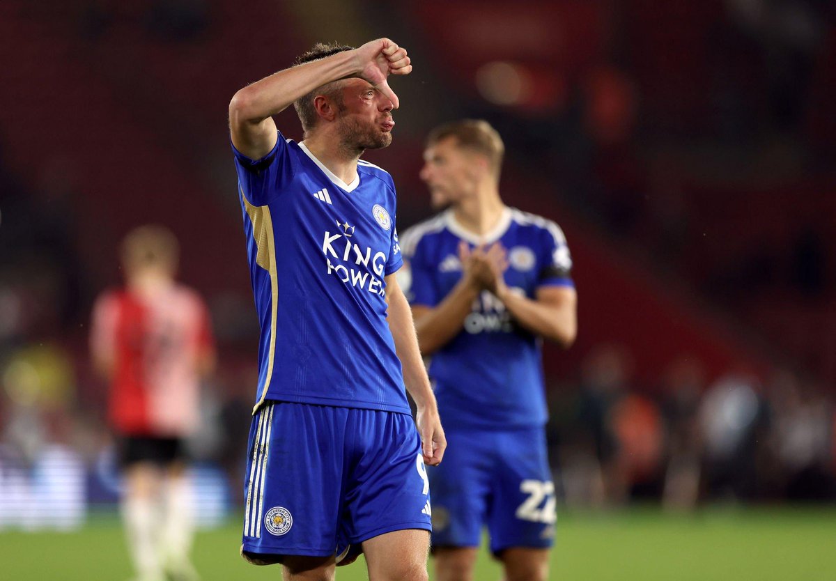 LCFCshitposting's tweet photo. ✅ Three points
✅ Top of the League
✅ Jamie Vardy scoring and shithousing

Leicester City is healing. https://t.co/vBugAQAX5D