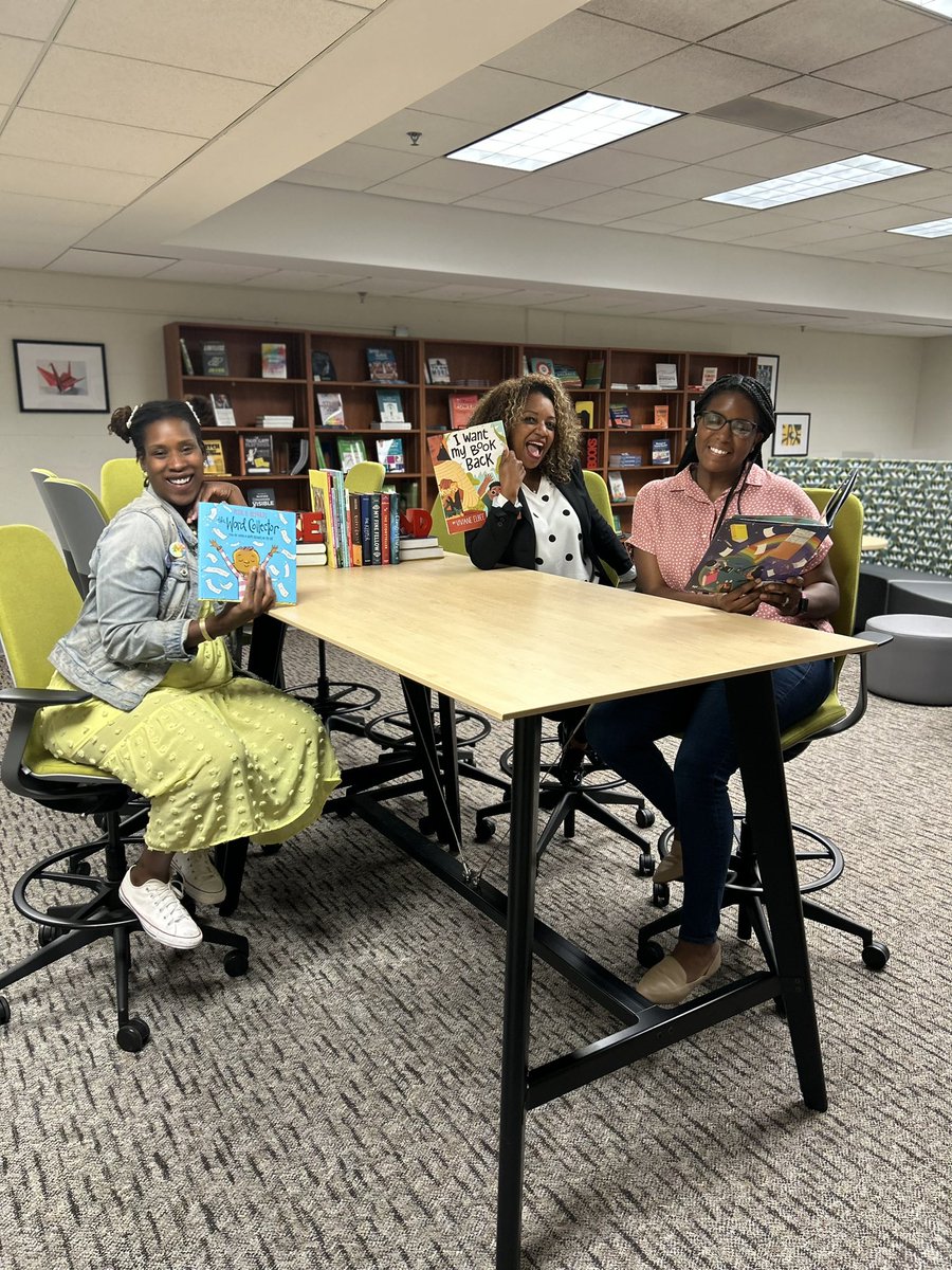 How many DOTS can you spot at #AtlantaPublicSchools Instructional Service Center? Come find out on 🔵 #InternationalDotDay 🔵 &amp; Visit the Professional Library open and available to ALL <a href="/apsupdate/">ATL Public Schools</a> teachers and staff. Read and check out goods 📚while here! 
Open 8-4, M-F.