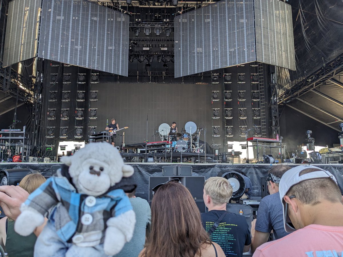 MomosAdventures's tweet photo. Momo watches as they set the stage for @bastille and anxiously awaits the arrival of @bastilledan, @Kyle_JSimmons, @Woodythedrum, @willyfarquarson and @CharlieBarnes. #Bastille #BourbonandBeyond #MomosAdventures https://t.co/4VcVvObAUI