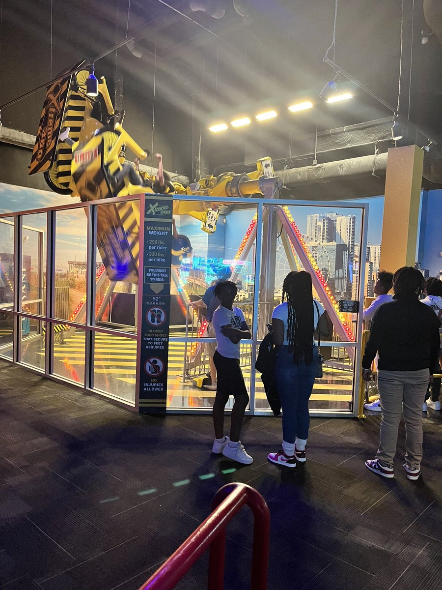 heyward_gibbes's tweet photo. In celebration of our 15 Days Perfect Attendance challenge, our 8th grade students were out having a field experience at wonderworks in Myrtle Beach! #WaytogoEagles #Attendancematters https://t.co/XUEh62EXoD