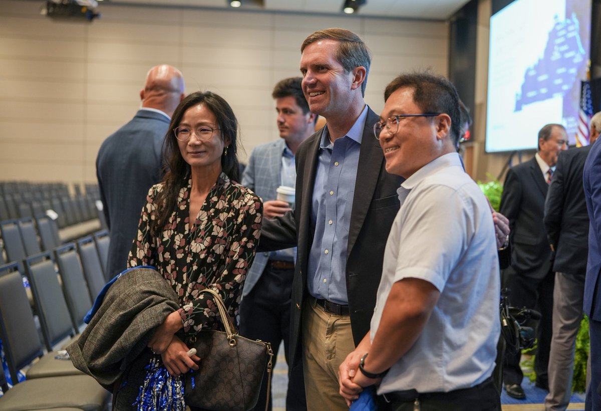 GovAndyBeshear's tweet photo. Congratulations to the health care heroes at the Markey Cancer Center on becoming the first NCI-designated Comprehensive Cancer Center in Kentucky, and one of only 56 in the country. I am grateful, and families know, they'll receive world-class care here when they need it. https://t.co/KHfYNXSfRL