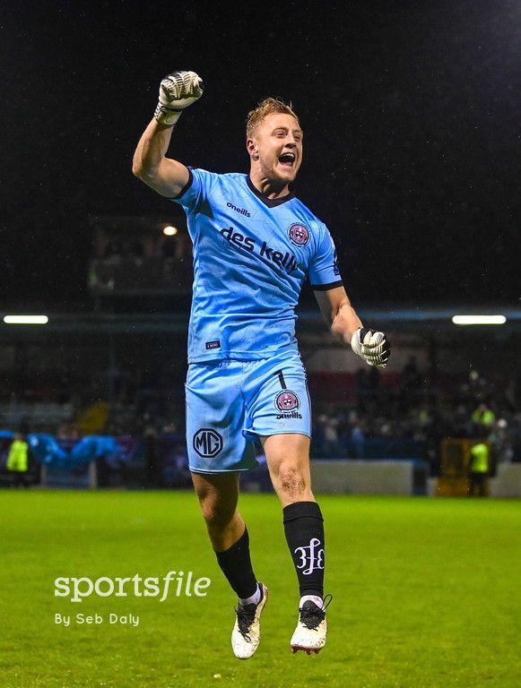 Bohemians goalkeeper James Talbot celebrates after his side's victory over Drogheda United in the Sports Direct Men’s FAI Cup quarter-final! 📸 @SebaJFDaly sportsfile.com/more-images/77…