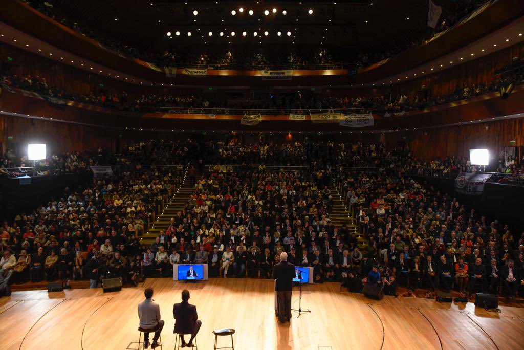 Hoy ingresó a la Cámara de Diputados de la Nación el proyecto de Ley de Financiamiento Educativo, que eleva la inversión del Estado del 6% al 8% en 7 años. Creemos que requiere del compromiso y acompañamiento de todas las fuerzas.

Texto del proyecto: bit.ly/LeyFinEdu