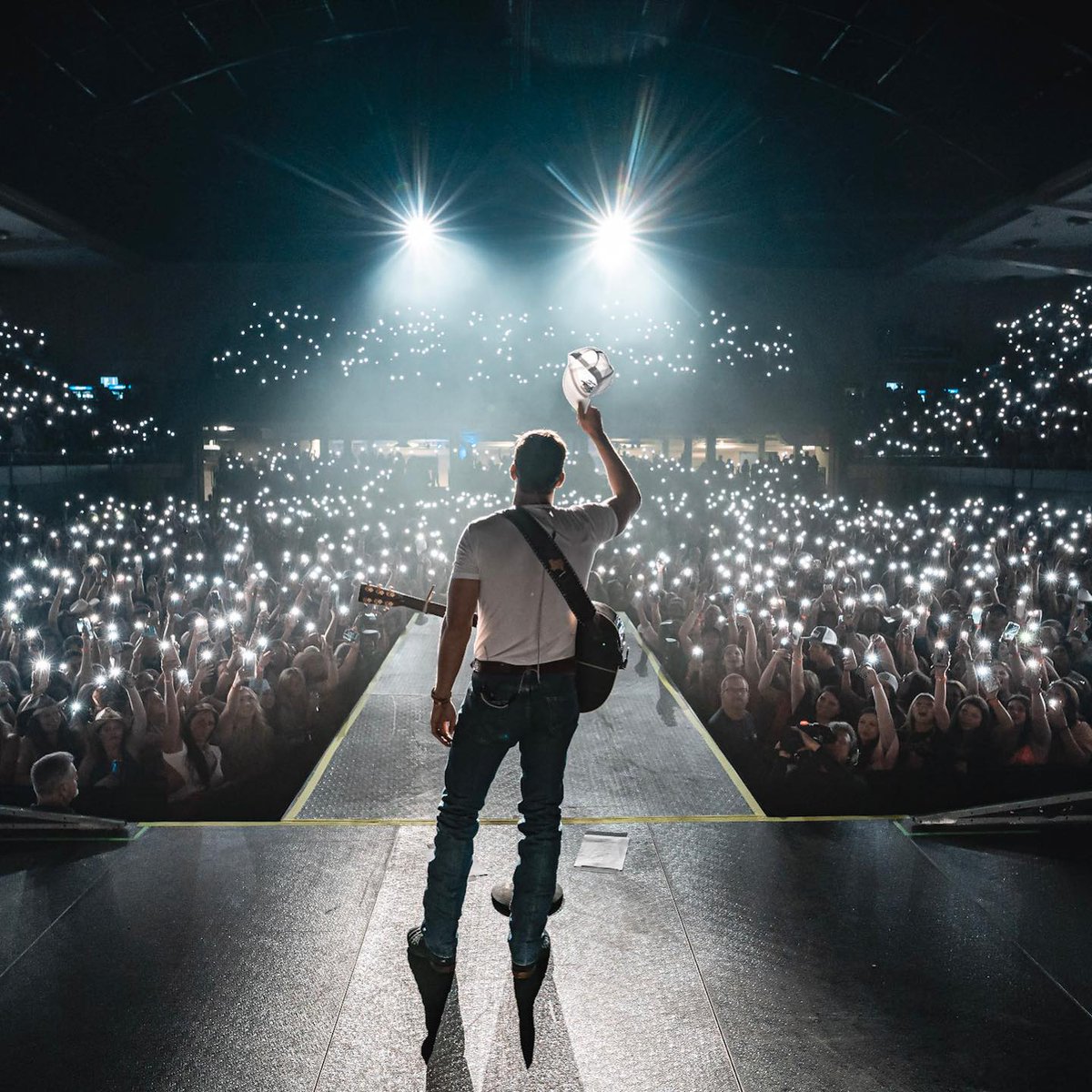 ParkerMcCollum's tweet photo. Knoxville, TN last night was a gosh darn got dang blast! https://t.co/sJPgcdAHmZ