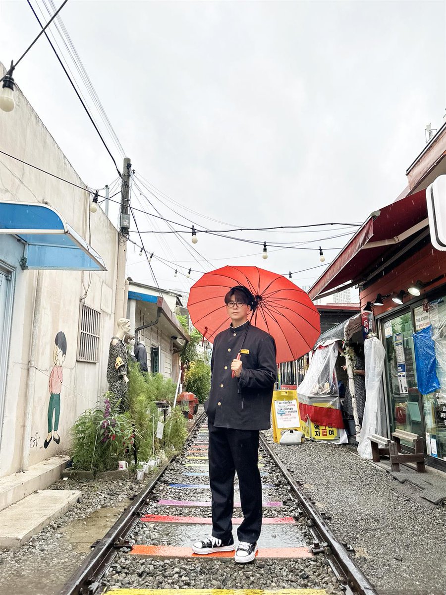 vampz_sggal's tweet photo. What handsome models!!
☂️☂️☂️ 
 https://t.co/SSlia8AXvl  

#VAV #브이에이브이 #VAVAPP
#StVan #Jacob #Lou #세인트반 #제이콥 #로우 
@VAV_official @twt_VAV @VavCash https://t.co/Dtoix9ph93