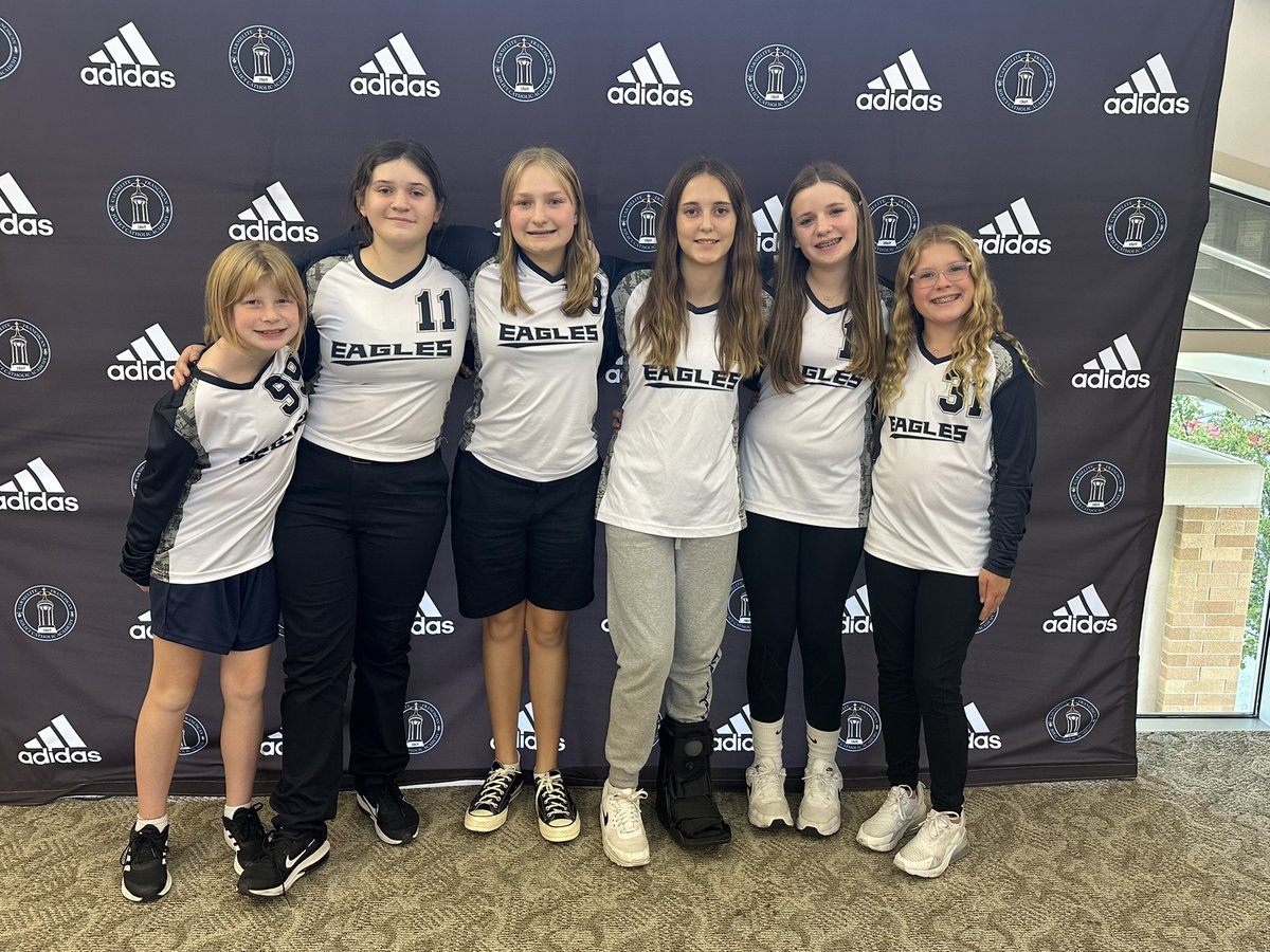 JCAonline's tweet photo. Great night for the our Girls Volleyball! Thank you to all of our local students that joined in for Grade School Night. The future is bright at the home of the Victory Light! #FutureAngels https://t.co/Etco2Jg364