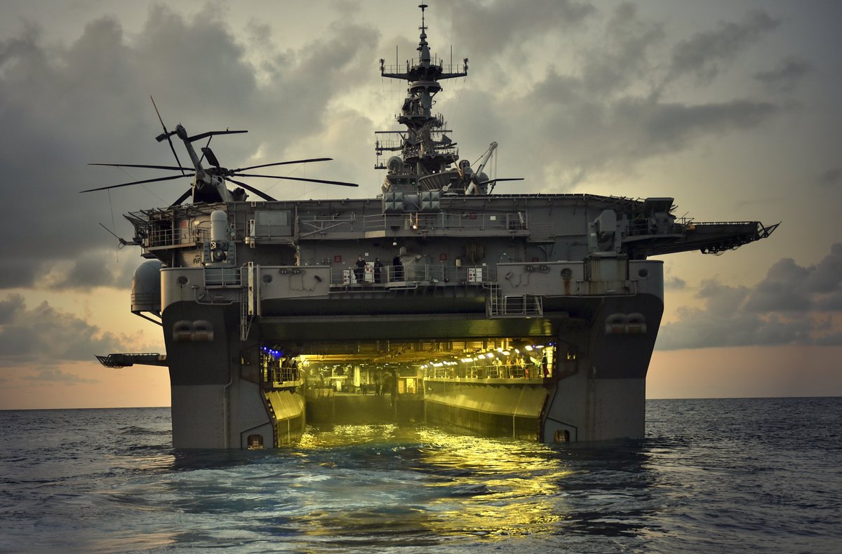 Wasp-class amphibious assault ship USS Iwo Jima (LHD 7) #OTD in 2017 during humanitarian assistance efforts for Hurricane Irma.
📸MCSN Michael Lehman
#USNavy #Marines #BlueGreenTeam⚓️
