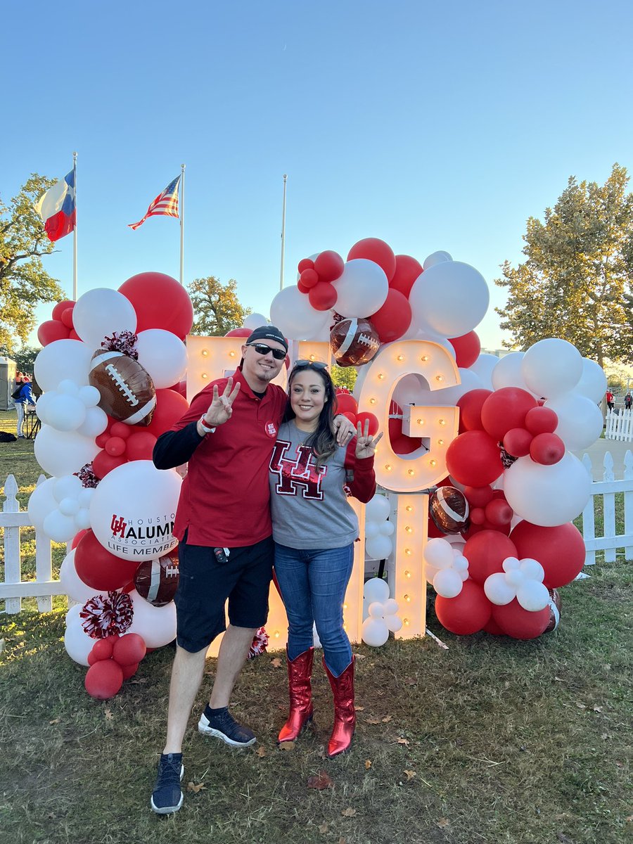 @UHHispanicAlum #CougarRedFriday