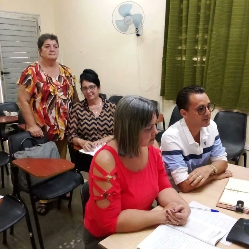 CDOCamaguey's tweet photo. #CDO en videoconferencia abordan la atención al universo de O y S, así como el aseguramiento que debe ofrecer la CAD como centro de recurso y apoyo para la atención de estos educandos. Además de abordar elementos puntuales relacionados con el tercer perfeccionamiento. #CubaMined https://t.co/hR7rq4ZzYM