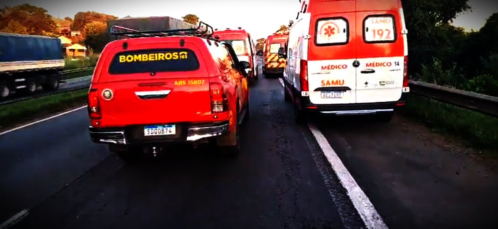 aredeinfo's tweet photo. #URGENTE 🚨 Grave acidente na BR-376 mobiliza equipes de socorro em PG.
Confira os detalhes na #noticia do 👉 Portal #aRede. https://t.co/ucCzMdgliP https://t.co/oTRu11NjnG