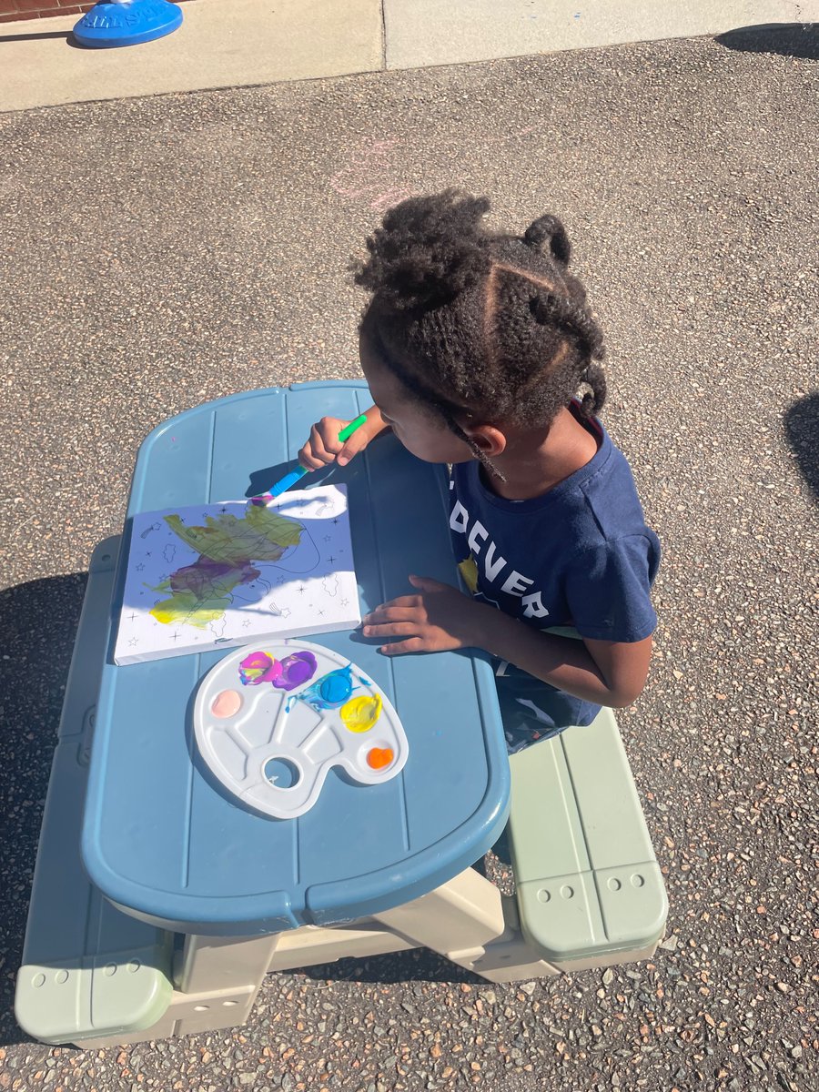 MrsGibSPED23's tweet photo. Painting fun and outside why not! It was a beautiful day!💙💛 #WeAreCUCPS #ccesdukes https://t.co/TVGwNmbGEj