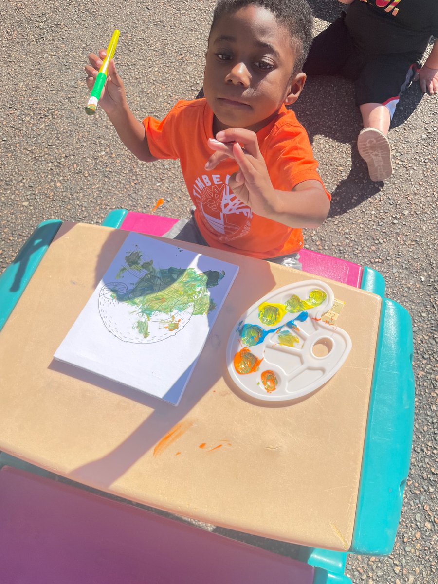 MrsGibSPED23's tweet photo. Painting fun and outside why not! It was a beautiful day!💙💛 #WeAreCUCPS #ccesdukes https://t.co/TVGwNmbGEj