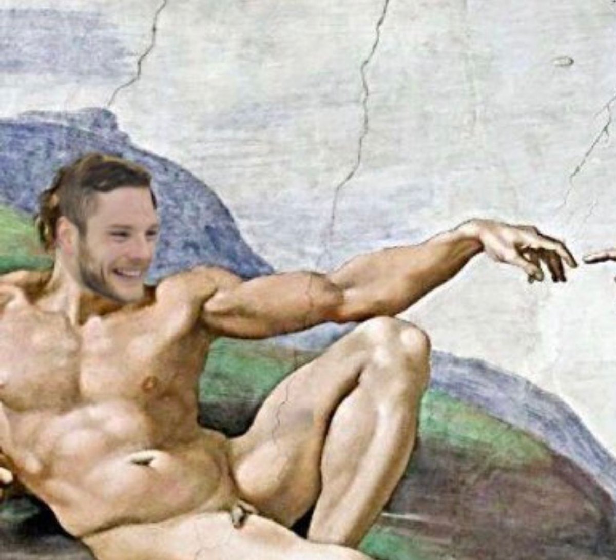 After 19hrs signing new shirts I think we can all forgive the golden child for wanting to just kick back and chill for a while! 

#CaptainGoldenBalls