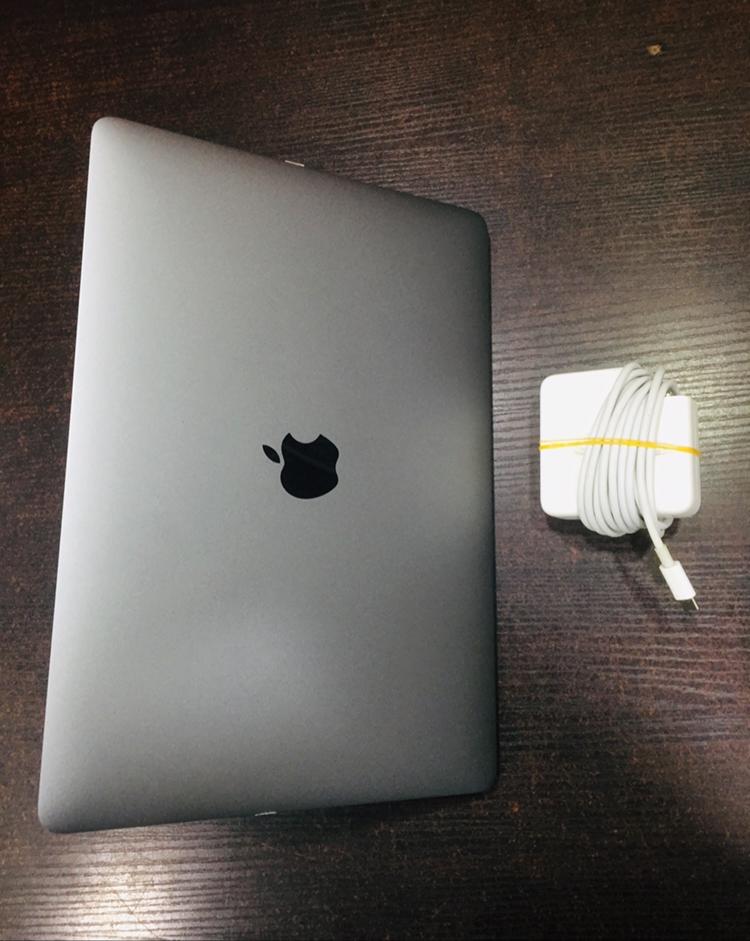 oku_yungx's tweet image. Giving out this 2019 Macbook Pro  to the first person that quotes with zero engagements in 24hrs.
I wish you the best.