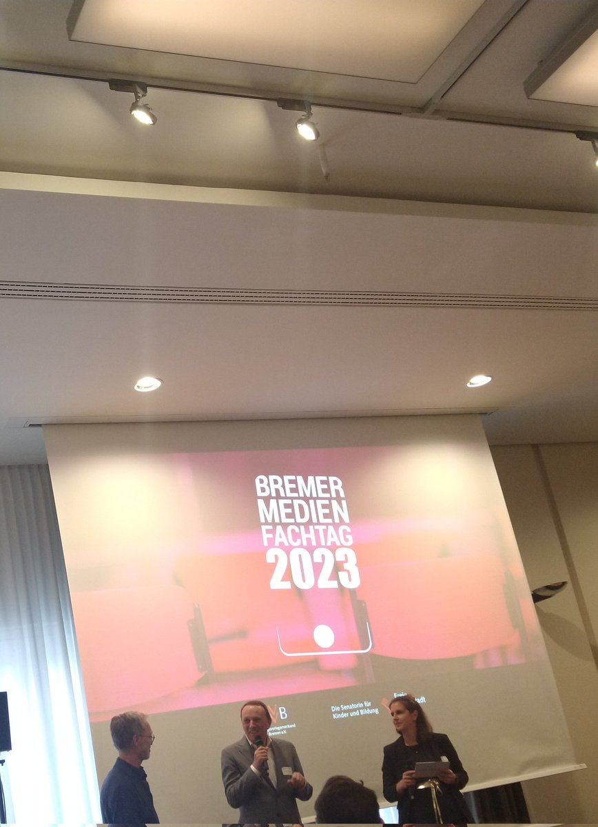 #twlz #BremerMedienfachtag
Herzlichen Dank 🌸 an <a href="/SKBreferat10/">SKBreferat10</a> <a href="/weserkurier/">weserkurier</a> 
für diesen schönen Tag 🌠