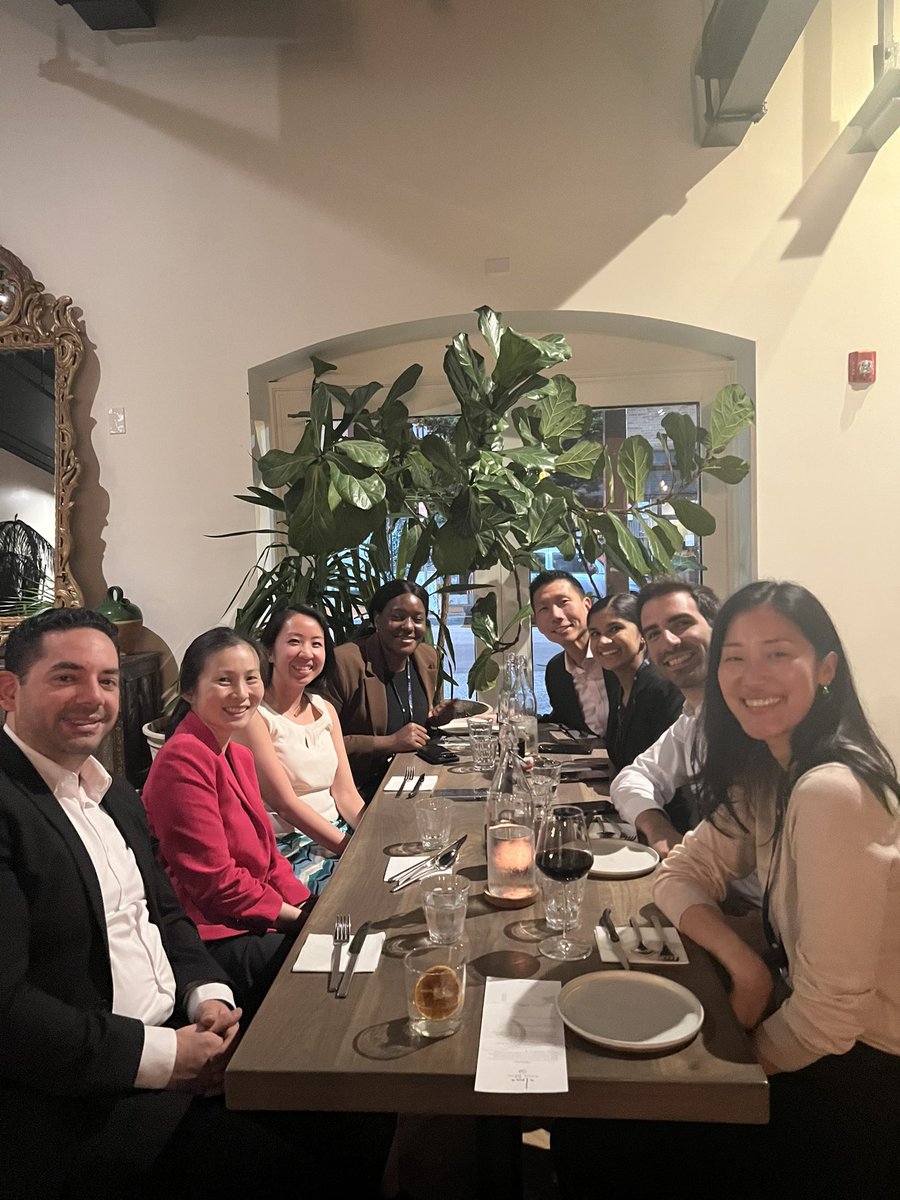 Fun evening at #SAAS2023!Grateful for the opportunity to connect with fellow surgical residents and esteemed faculty. Great job on representing @UVASurgery 🍽️ @AsianAcadSurg @MedicineUVA