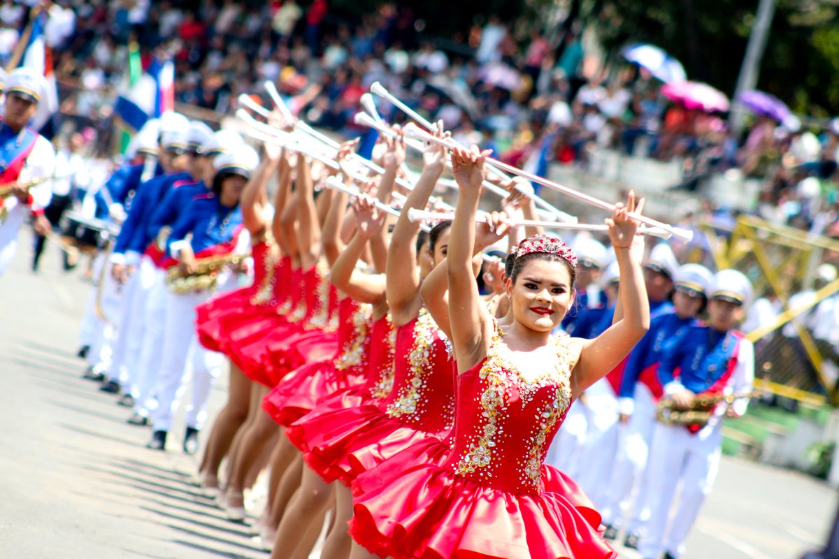 EliuServando's tweet photo. #ElSalvadorRenace 🇸🇻 || ¡Este día celebramos 202 años de independencia! 
Después de tres años la población volvio a disfrutar del fervor Cívico de las bandas de paz, cachiporristas, abanderados y más. 💃🎺🥁🎉 Que demuestra el amor hacia nuestra patria. https://t.co/z80ooke0sl