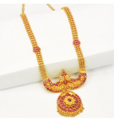 SupremeKollam's tweet image. Look Elegant this Wedding season with Gold Plated Stone #LongChain Necklaces!  Shop now🤩#WeddingEssentials #FestiveFashion #WomenFashion #stoneneacklace #longharam #weddingjewellery #traditionaljewellery #kollamsupreme #goldplated #jewellery #southjewellery #southindianjewellery