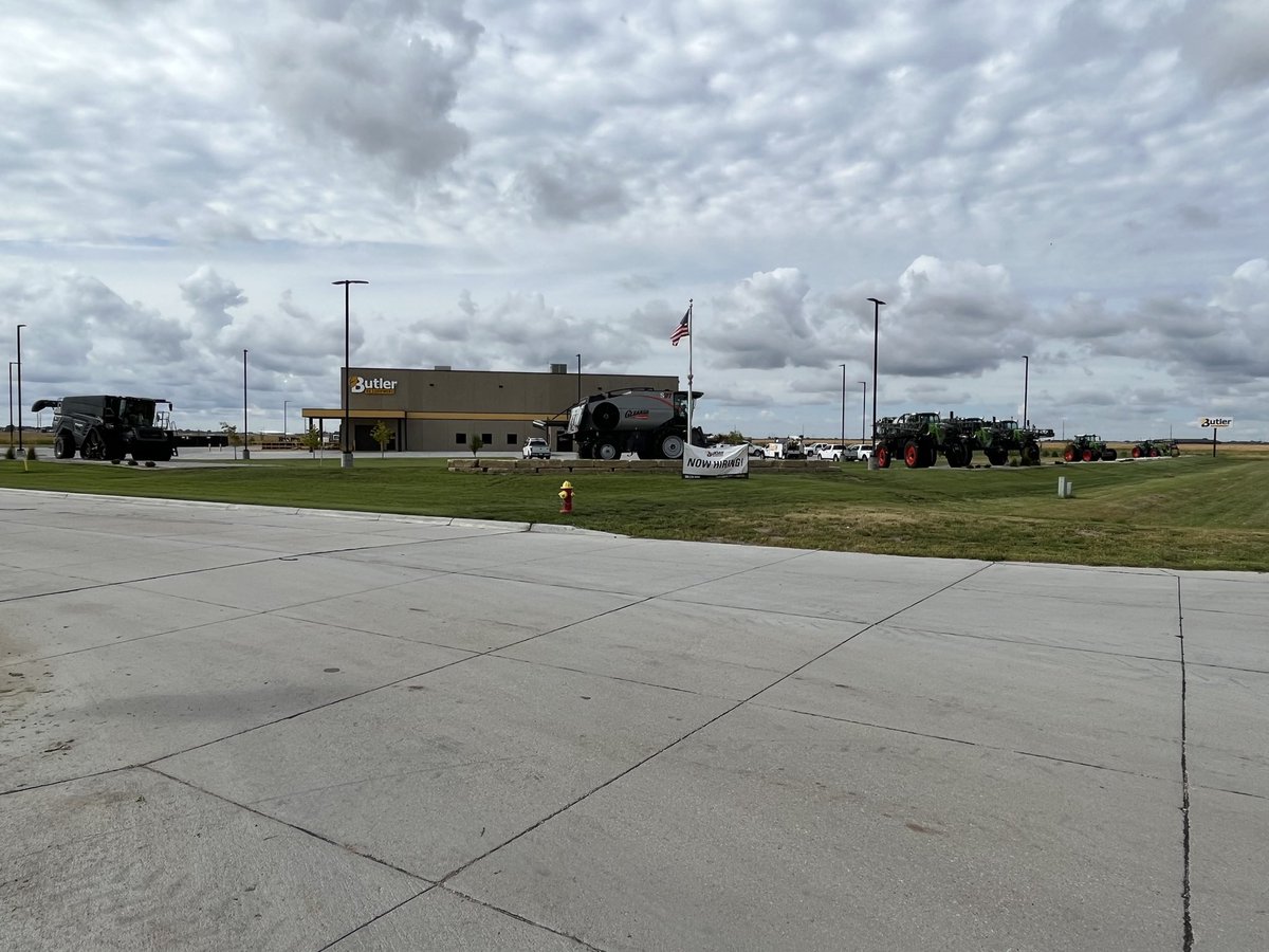 Perfect afternoon for a photo op! Looking forward to demos this fall!!! <a href="/butler_ag/">Butler Ag Equipment</a> <a href="/GleanerCombines/">Gleaner Combines</a> <a href="/Fendt_NA/">Fendt_NA</a>