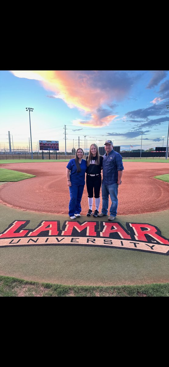 Had a great visit last week @LamarSoftball! Thank you @AmyHooks10 @anthony_aresco & @CoachMcKenneyLU for showing my family and I around campus and telling us more about your program! #hardworkpaysoff