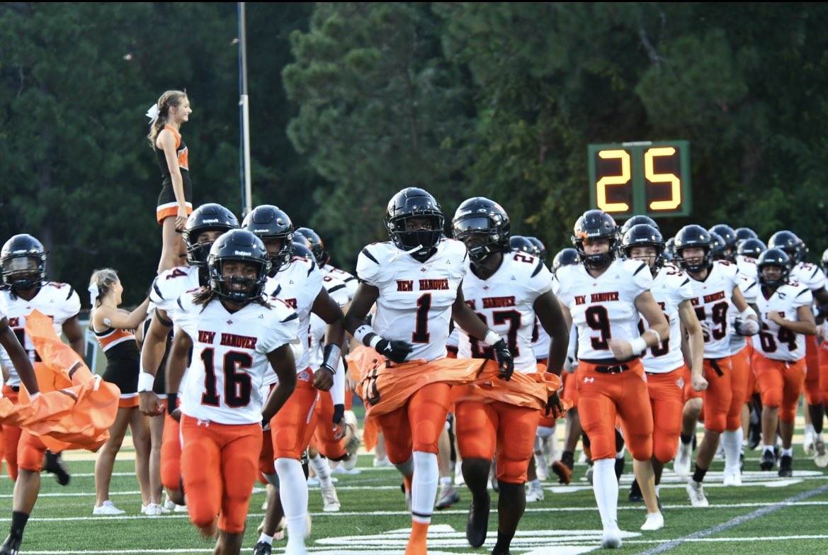 Game time let’s go team! @NHHSFootball23 🔸