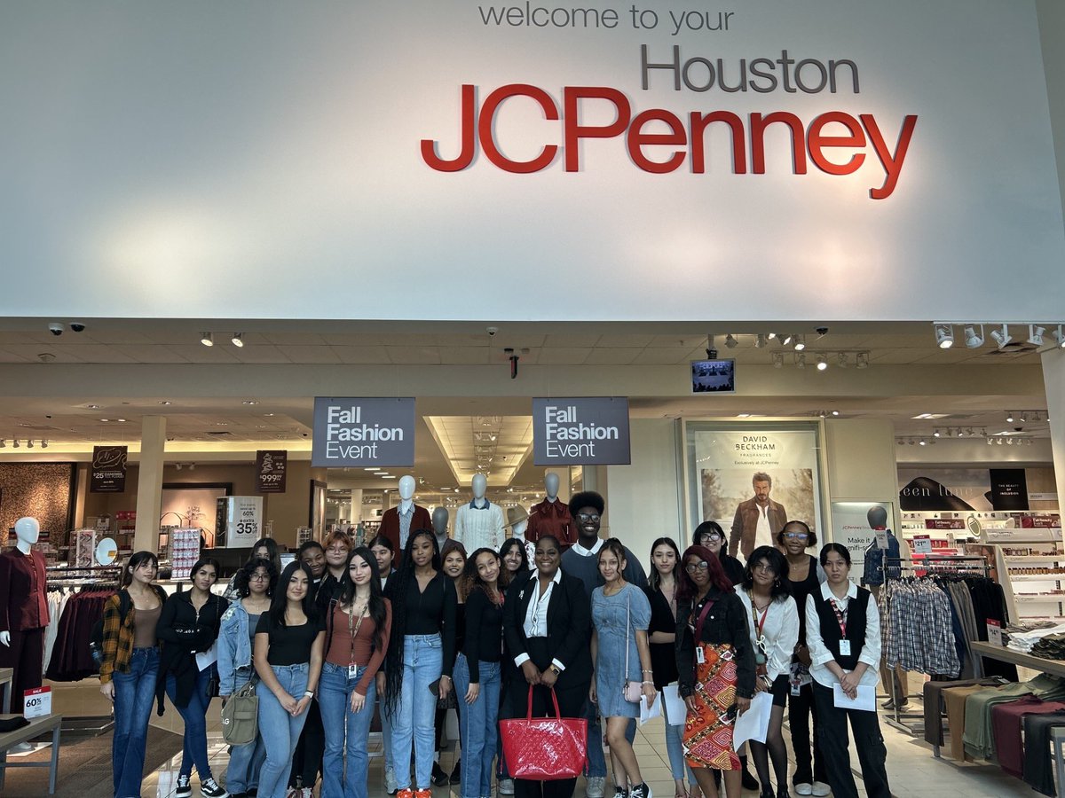 S/o to the Seniors in Fashion Design Practicum. They completed their first work based training session today. Let’s go Mustangs!!! 🤍❤️