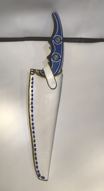 AMHmakes's tweet photo. Another early one, here, A clear circuit dagger and a pinstripe phaser! both made from MDF and the blade is acrylic.
#ModelMaking #HandProps #Props https://t.co/bAUv08EblV
