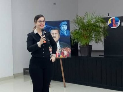 DiplomadoMCU's tweet photo. 📒𝑳𝒂 𝒇𝒓𝒂𝒔𝒆 𝒅𝒆 𝒍𝒂 𝒄𝒍𝒂𝒔𝒆: “Con los avances
que han tenido lugar en las comunicaciones y en el comercio global, las #MCU constituyen un #ArmaEconómica, que ahora es más potente que
nunca”.@anicrisbracho Clase: Derechos Humanos y las Medidas Coercitivas Unilaterales. https://t.co/Gl55DLybeM