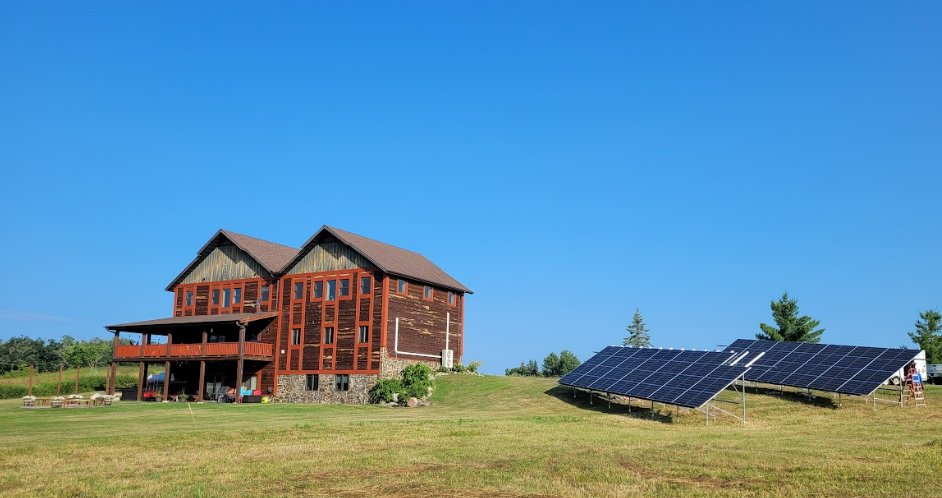 allenergysolar's tweet photo. This gorgeous ground mounted solar array is our #InstallOfTheWeek ☀️ The 55 panel system is producing over 24 kW of power for this solar-powered vacation rental property in Aitkin, MN! Want the sun to power up your property? Get a free solar evaluation! https://t.co/L0Wuog18tw https://t.co/Ct242tZl86
