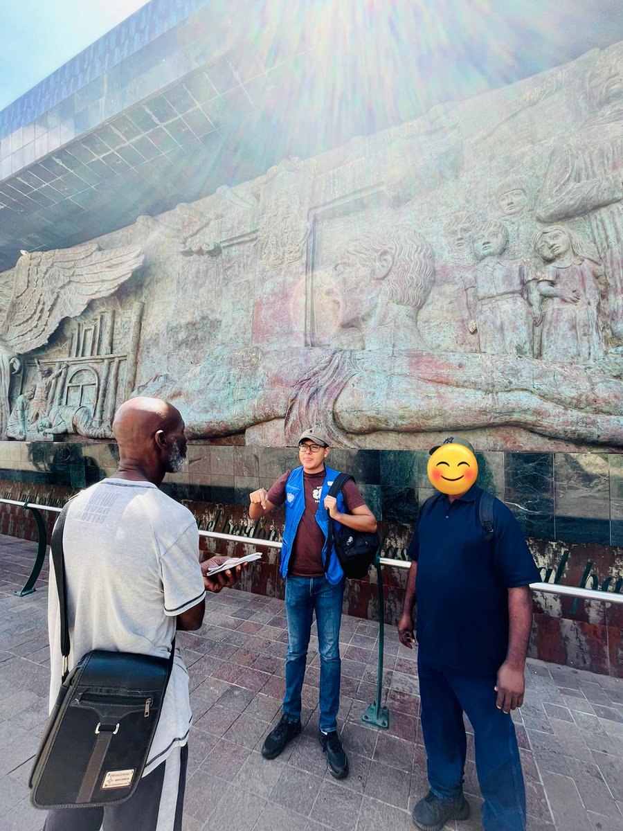 IvnAlamillo2's tweet photo. Las personas refugiadas en León, Guanajuato🦁 rehacen sus vidas. Gracias al programa de integración local (PIL) del @AcnurMexico. “Este es un nuevo comienzo y estoy muy feliz por que la ciudad se ve muy alegre por la celebración de hoy, quiero sentirme parte de este festejo 🇲🇽” https://t.co/8xyNaMoxbJ