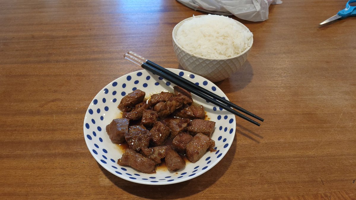 NekooAlien's tweet photo. After one of the longest and most stressful weeks I've had in a long time, I deserve a good meal. https://t.co/0VX2ZVBAzn