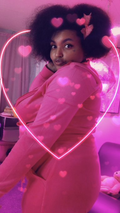 Me &amp; My Lil Tracksuit 💖 https://t.co/jdKEHBGP2U