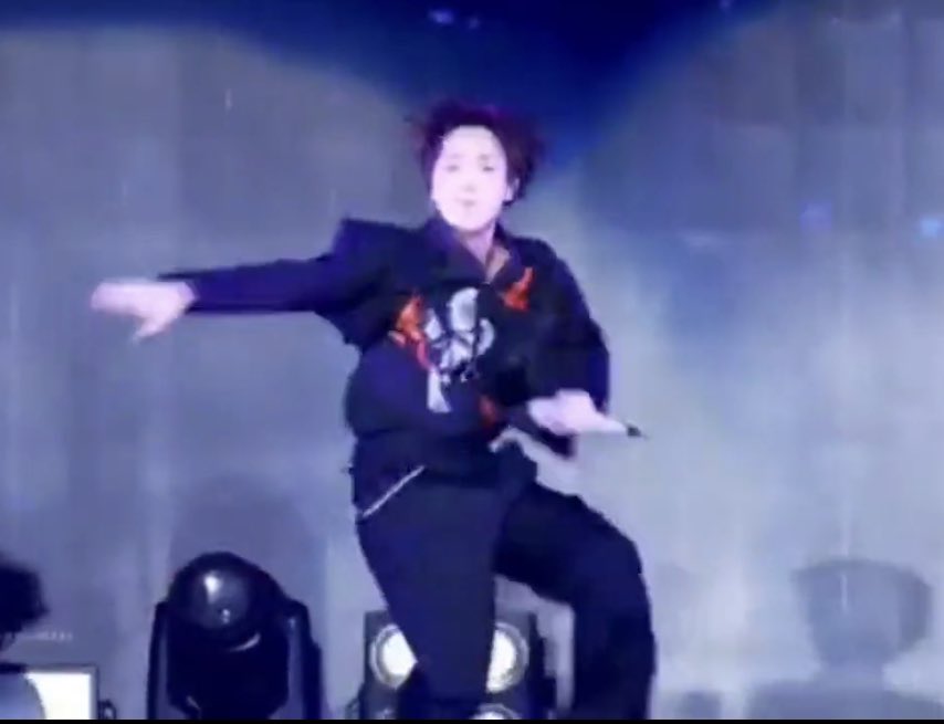 Dancing4Life_HG's tweet photo. My favorite moment from LFC 2019: confirmed how deep Hoseok’s dance technique is (spotting the turn, knee in passé) &amp; how well he understands adding accents (that head nod), texture (the full ext of his arm). &amp; his visible love of dancing ❤️🕺
I vote #JHOPE for #PopGoldenAwards https://t.co/7Mfen7xlPn