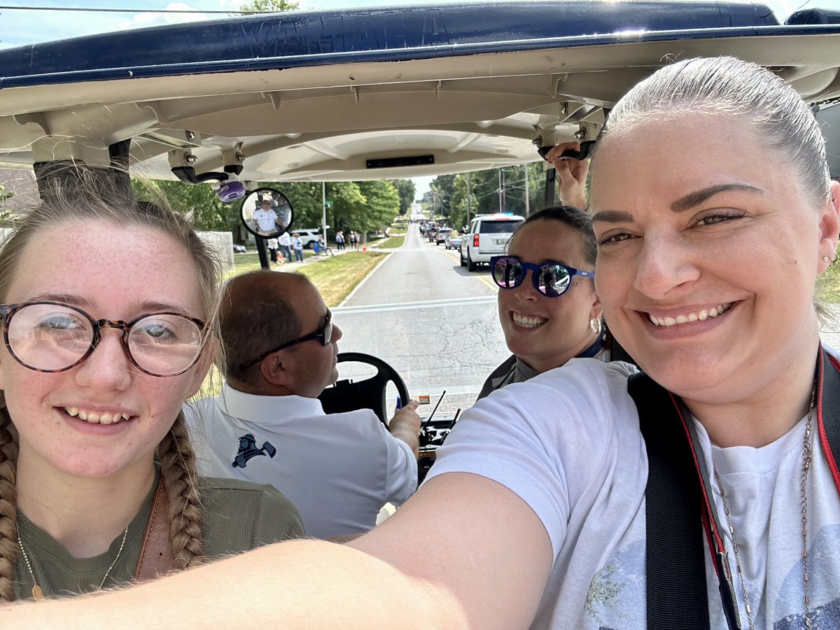 MrsRachelBowers's tweet photo. Happy homecoming @Northmen_OPHS! Brought our intern along to photograph the parade outside of Clardy. Those kid has some OP pride! https://t.co/eYPAFmBAUd