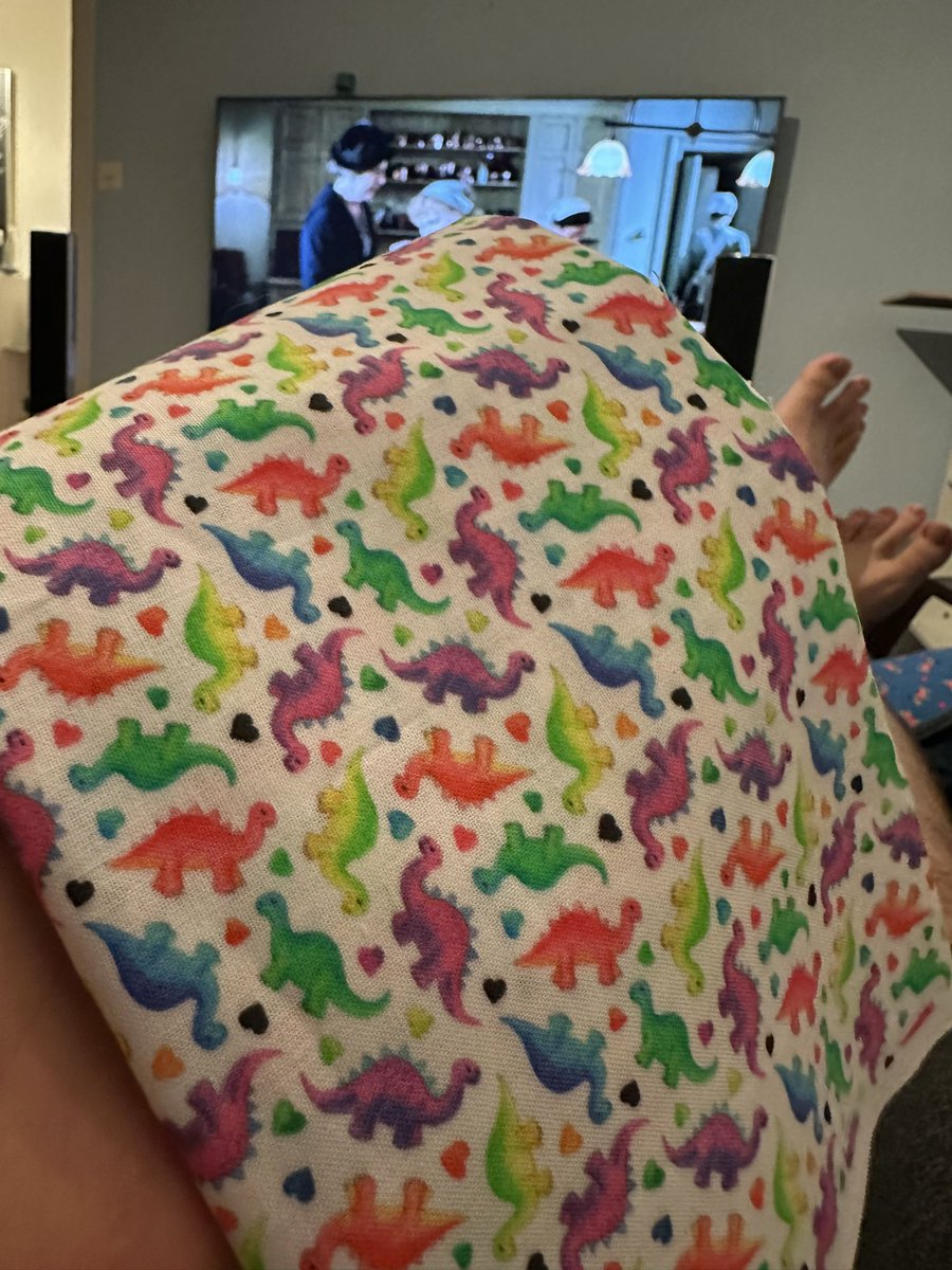 yourNeighBear's tweet photo. Gibt vielleicht die Fliege an unserer Hochzeit 🙈 ich liebe Dinos einfach zu sehr, und die Farben 🙈🌈 https://t.co/ZO5DHh67Pq