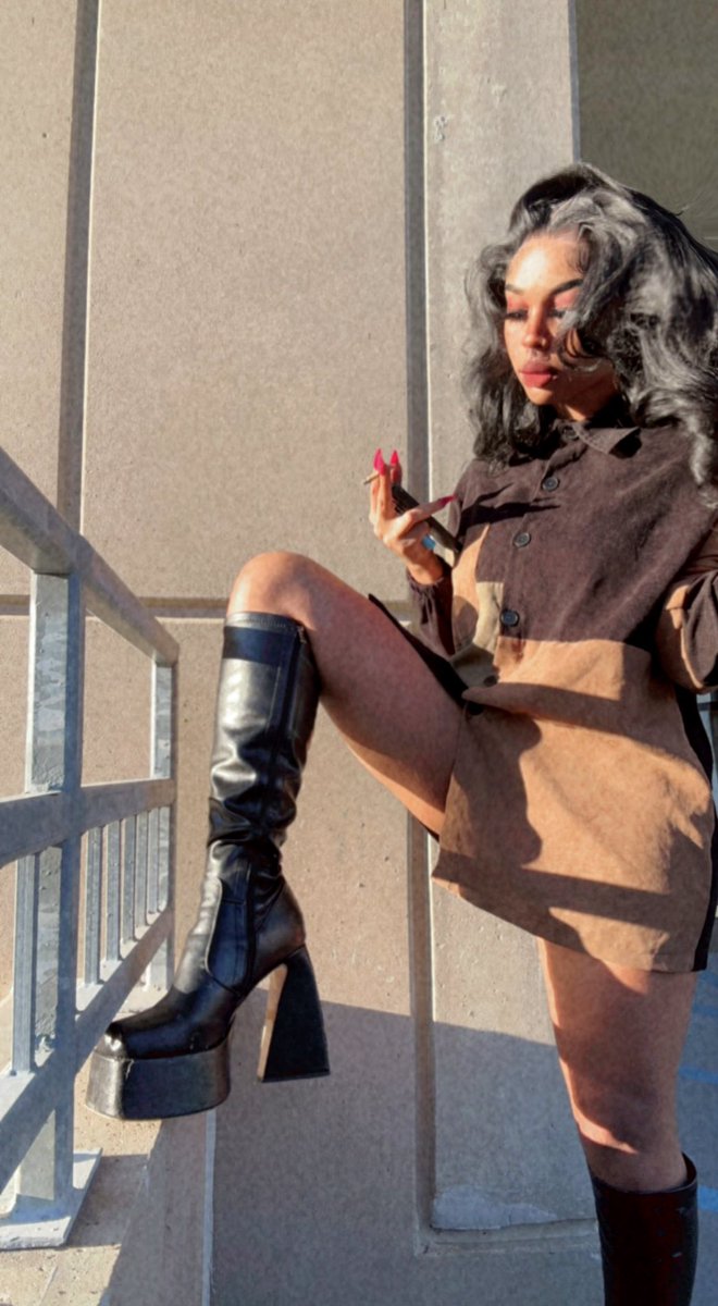 bigbankmona's tweet photo. Cum get stepped on by a true DOMME
GODDESS✨
FINDOM✨
FEMDOM✨
EBONY HUMILIATRIX✨

Link in comments Im active now https://t.co/NH5sIWRk9j