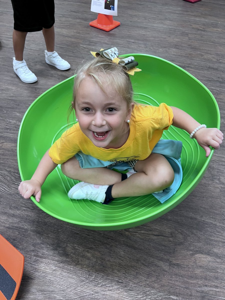 MsPhelps182's tweet photo. Checking out the new KBL Lab.. learning how to use it, and how it benefits our body & mind! @HumbleISD_DWE #DWEJOY #dwestrong #bethelight #shineAlight #humbleisdfamily #dwerocks https://t.co/ZVcPHxfdwh