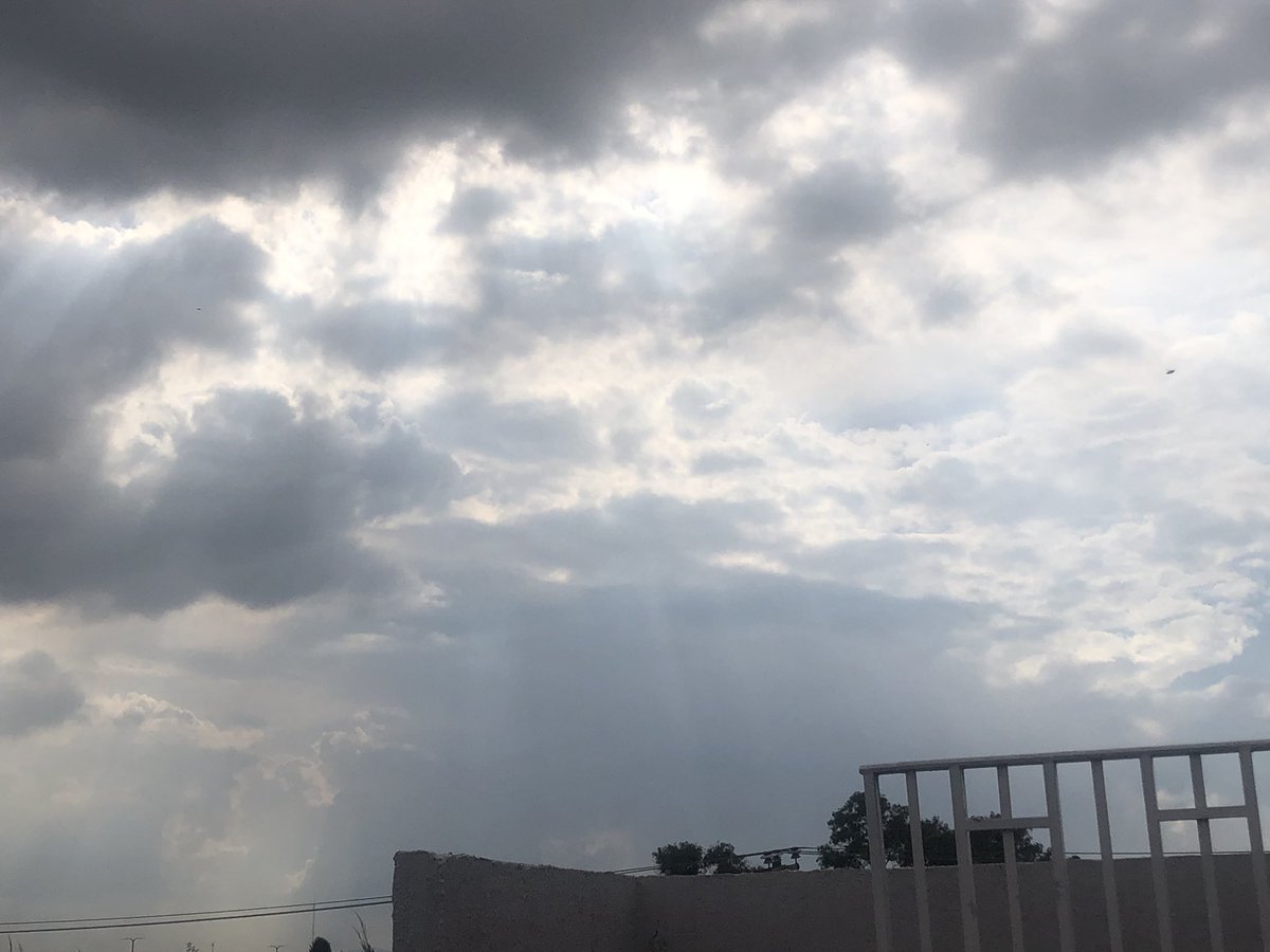 AndreiC2428's tweet photo. Actualización: #nubes
Stratucumulus Sc
Cumulus Cu
Nimbustratus Ns
Sierra de Guadalupe
16:04 Coacalco de berriozabal
Cielo completamente nublado octas 7/8 https://t.co/drmcyTt5iR