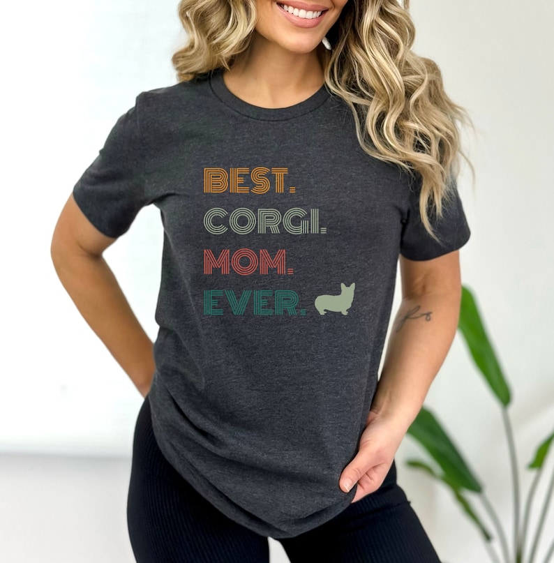 Wear your Corgi love with pride in our "Best Corgi Mom Ever" Shirt! 🛍️ Shop now: etsy.com/shop/splootvil…
#corgimom #splootvillestyle #furbabylove #heartwarmingtee #corgipride #giftsfordoglovers