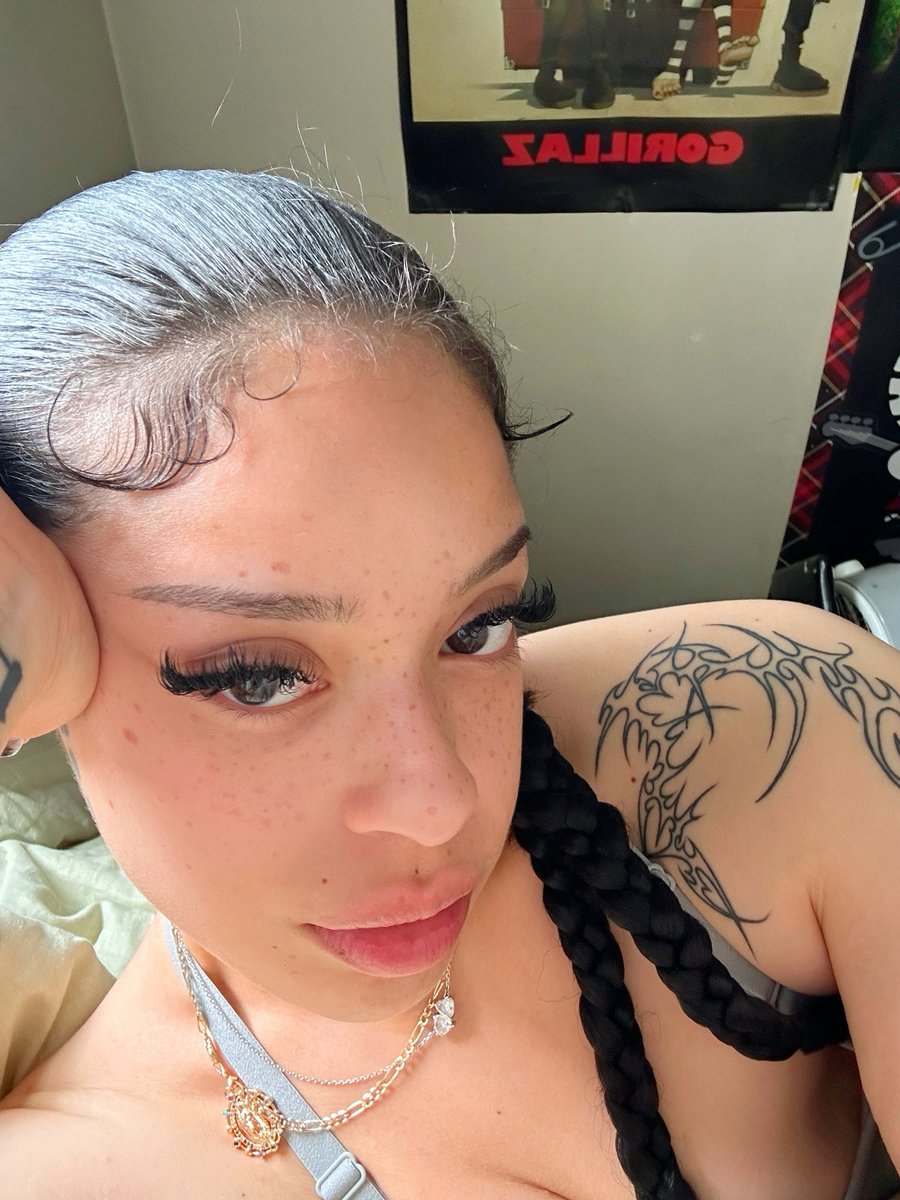 iliana (@diizzzzle) on Twitter photo 