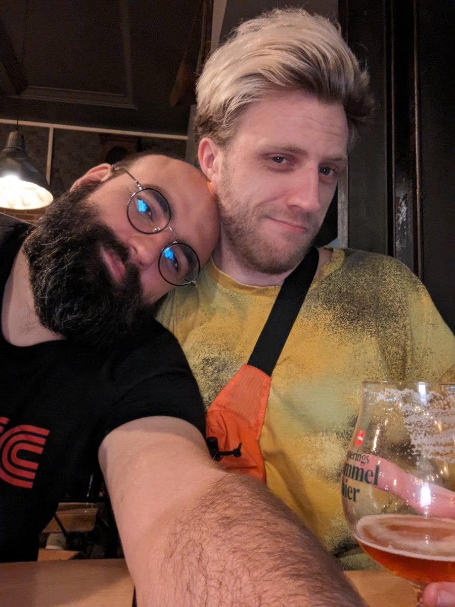 48p_o_p's tweet image. On a enregistré le dernier épisode mardi (avec @valoche_clement et @Comte_docu )mais on a oublié de prendre un photo, heureusement @LeBit_ et @boidin vous offre ce selfie de qualitay