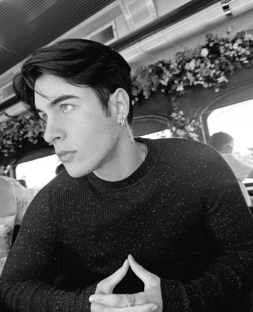 ㅤㅤ
ㅤㅤ╰────╱ೃ📷࿔𝐖 𝐈 𝐓 𝐂 𝐇 𝐆 𝐑 𝐀 𝐌
        ◯ 𝒪liverℛowleℳ

ㅤㅤI'm a private person. People just see me as the bad boy, and if that's how they want to perceive me, but they don't know who I am.

⌂             ⌕            +            ♡             ◯