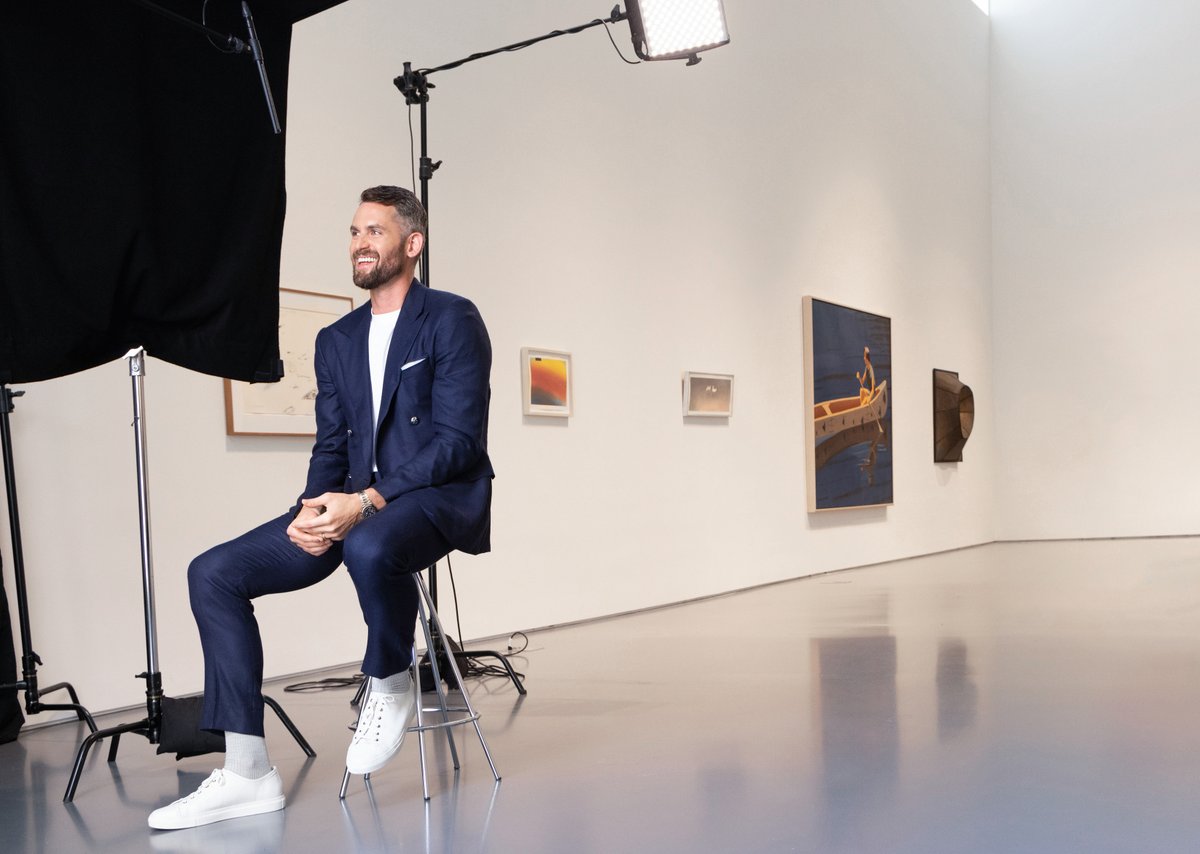 NBA champion and @MiamiHEAT star @kevinlove joins Sotheby’s as curator for our latest Contemporary Curated auction at #SothebysNewYork, selecting 8 artworks that personally resonate with his collecting vision. bit.ly/3Po4oaC