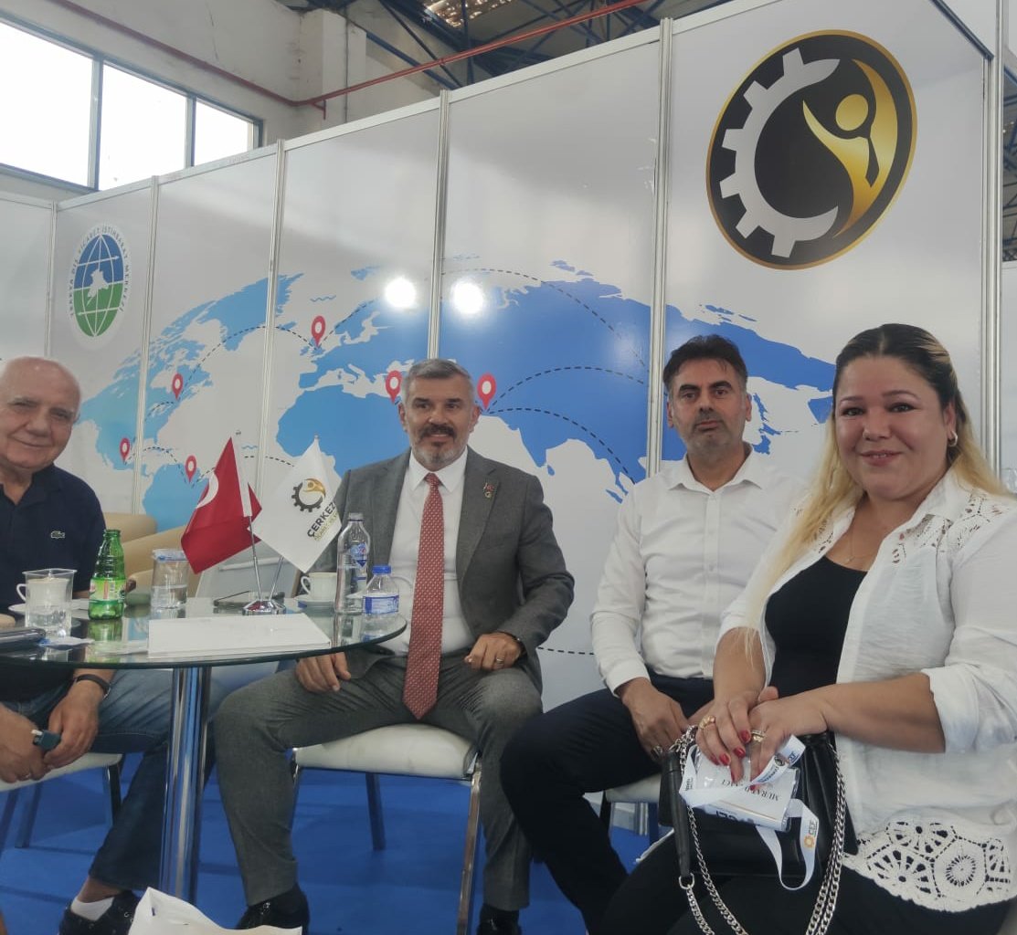 DanaciHacer's tweet image. Ticaretin Kalbinin Attığı 
7. Çerkezköy Endüstriyel Fuarımızın 3. Gününde  Sn Genel başkanımız Murat DANACI bey ve Tso oda başkanımız Ahmet ÇETİN bey ile birlikte fikir alışverişinde bulunduk
#fuar #cerkezkoy #endustri #teknoloji #ilaç #sanayi  
@ahmetÇetin @M.RifatHisarcıklıoğlu