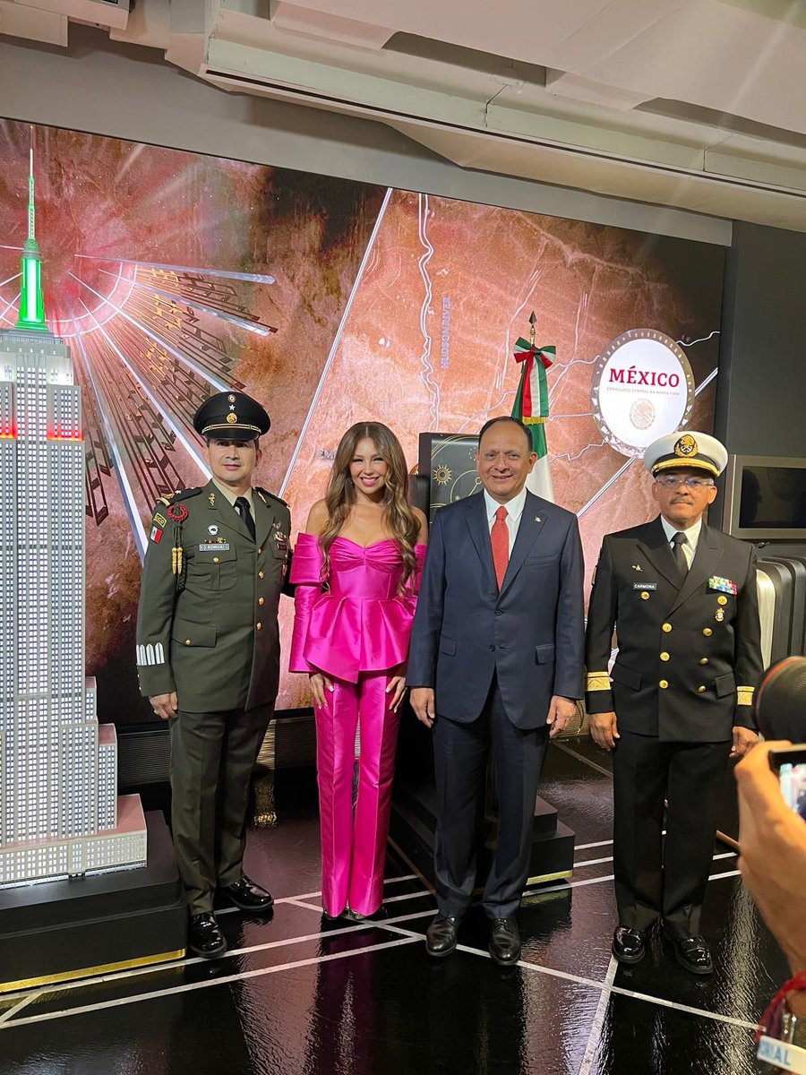 Vistiendo el <a href="/EmpireStateBldg/">Empire State Building</a>  de la bandera MEXICANA 🇲🇽🇲🇽🇲🇽 llevo mi país y mis raíces conmigo a donde sea que voy. 

Gracias al Cónsul General de  México en Nueva York <a href="/ConsulMexNuy/">Consulado General de México en Nueva York</a>, Jorge Islas y a todo el equipo del Empire State Building por recibirme en este evento tan